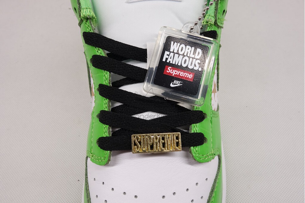 sb dunk low S*p*e stars mean green