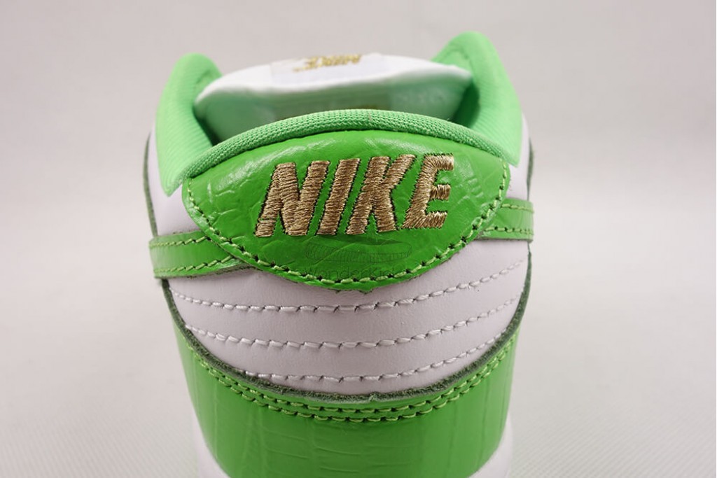 sb dunk low S*p*e stars mean green