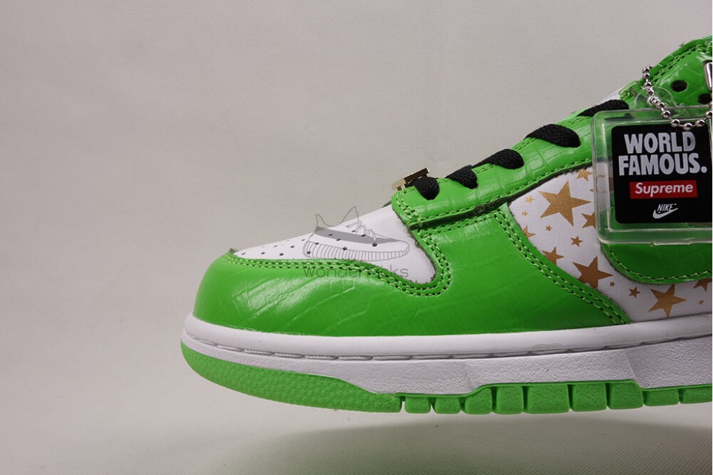 sb dunk low S*p*e stars mean green