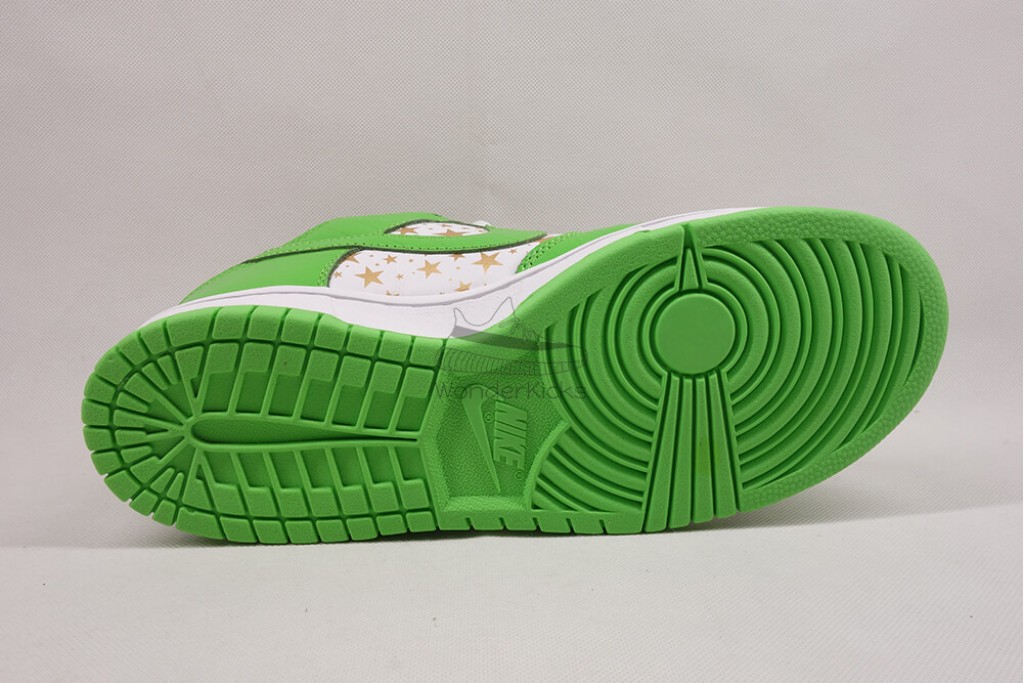 sb dunk low S*p*e stars mean green